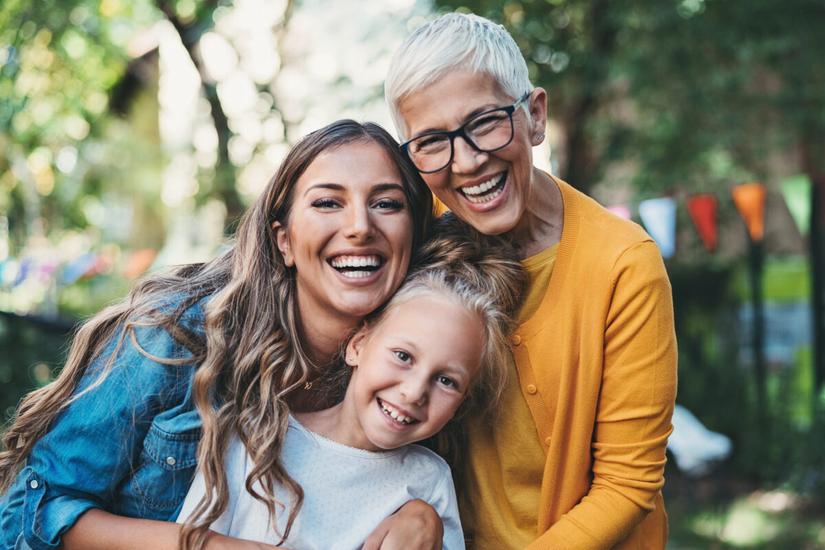 Bild von Tochter, Mutter und Großmutter